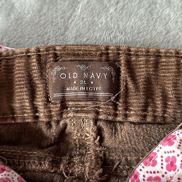 Old Navy - corduroy pants with wide tie  belt. Size 2T - Picture 3 of 4